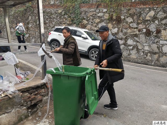 宜昌市胜利四路35号 最美最帅居民 张海忠 姜德才！